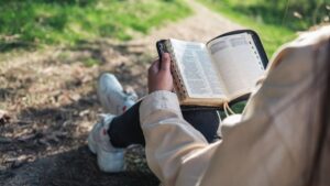 Read more about the article Peaceful Living: 5 Faith-Fueled Ways to Find Calm Every Day